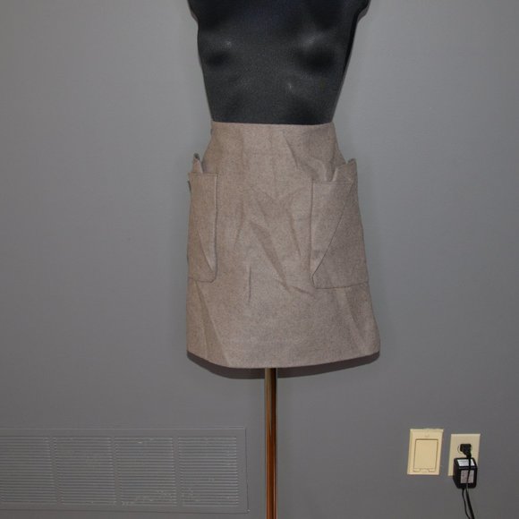 COS Taupe Wool Mini Skirt with Pleated Pockets Sz 6 - Picture 2 of 8